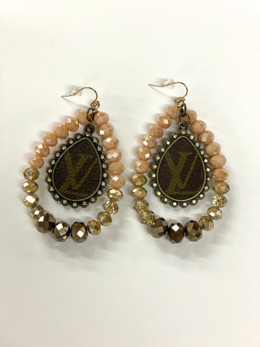 Beaded pink & brown teardrop with LV - Patches Of Upcycling