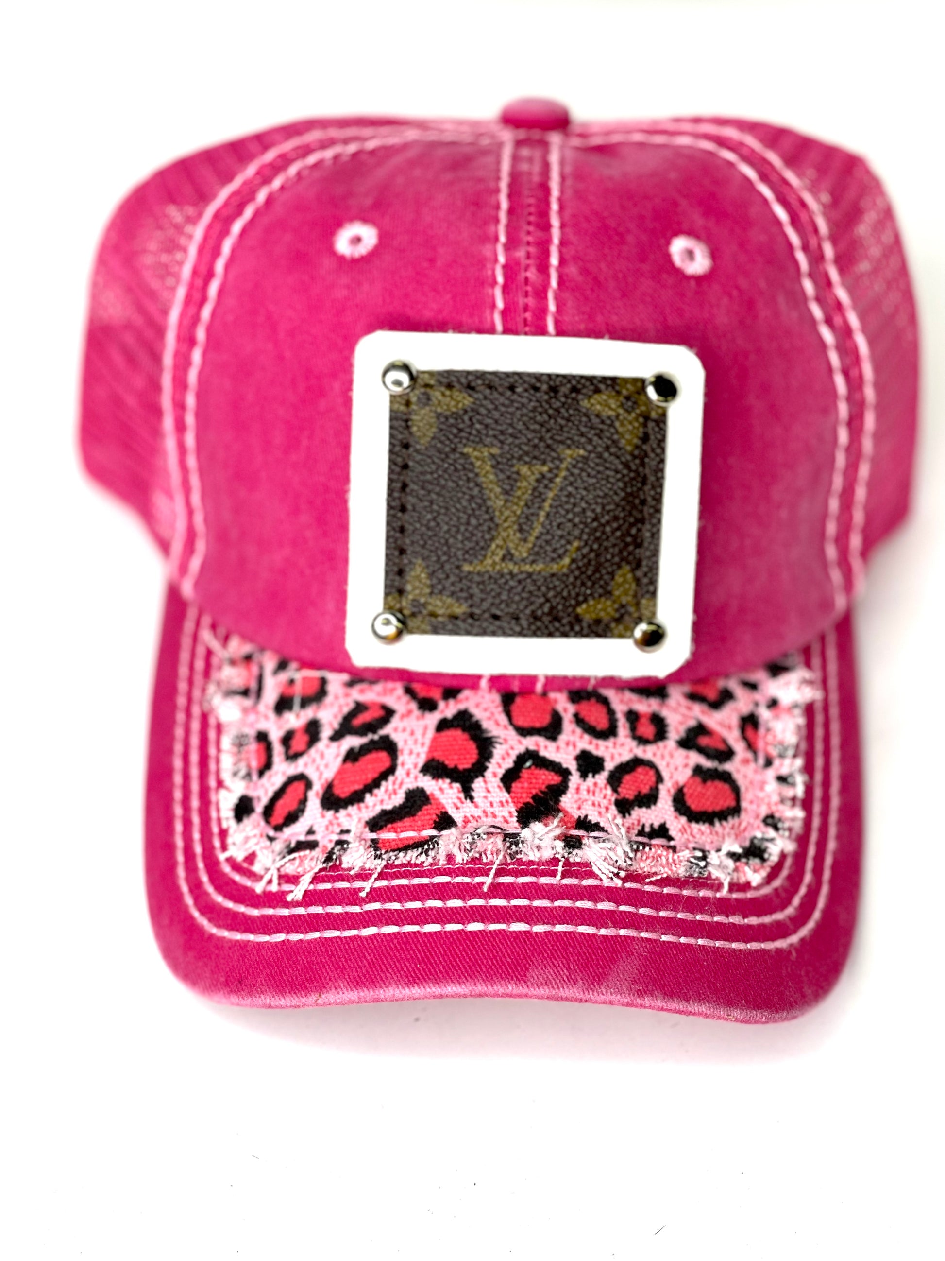 M7 - Pink leopard Hat White/Silver - Patches Of Upcycling