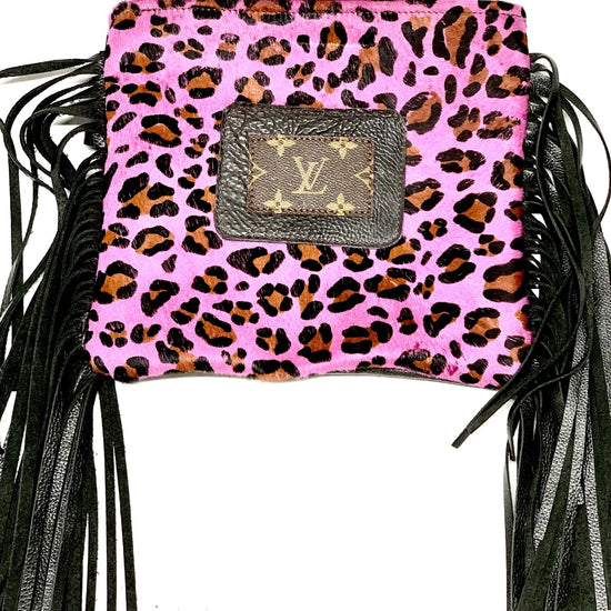 Medium Crossbody Pink leopard in Black - Patches Of Upcycling