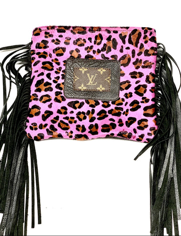 Medium Crossbody Pink leopard in Black - Patches Of Upcycling