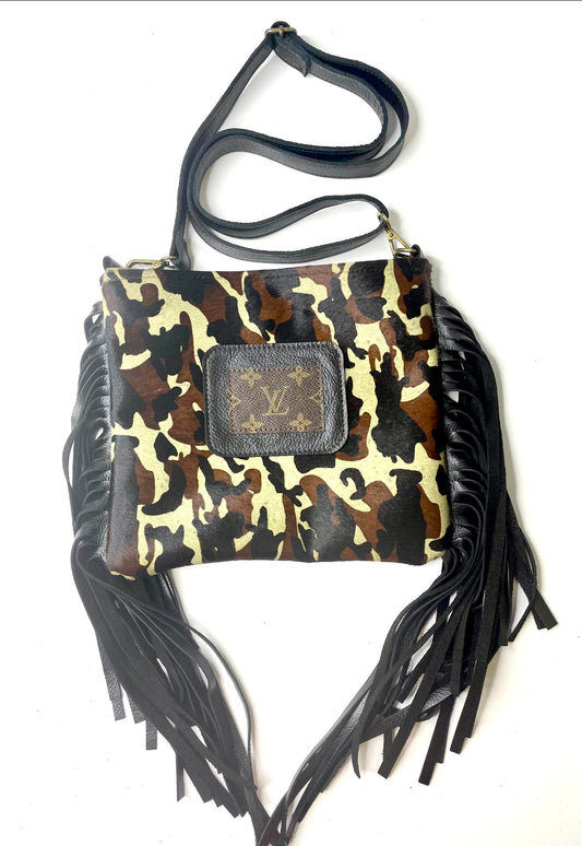 Medium Crossbody - Camo in Black (patch) - Patches Of Upcycling