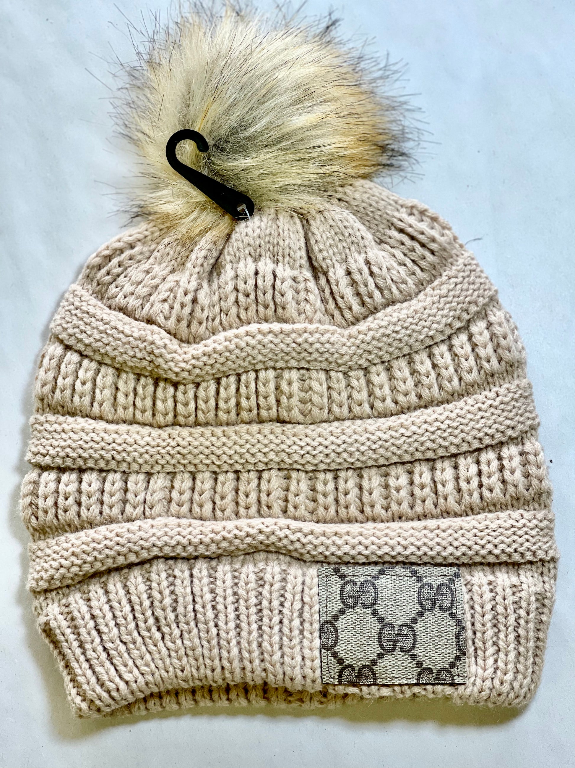 Beanie with small side Gg patch no hardware - Patches Of Upcycling