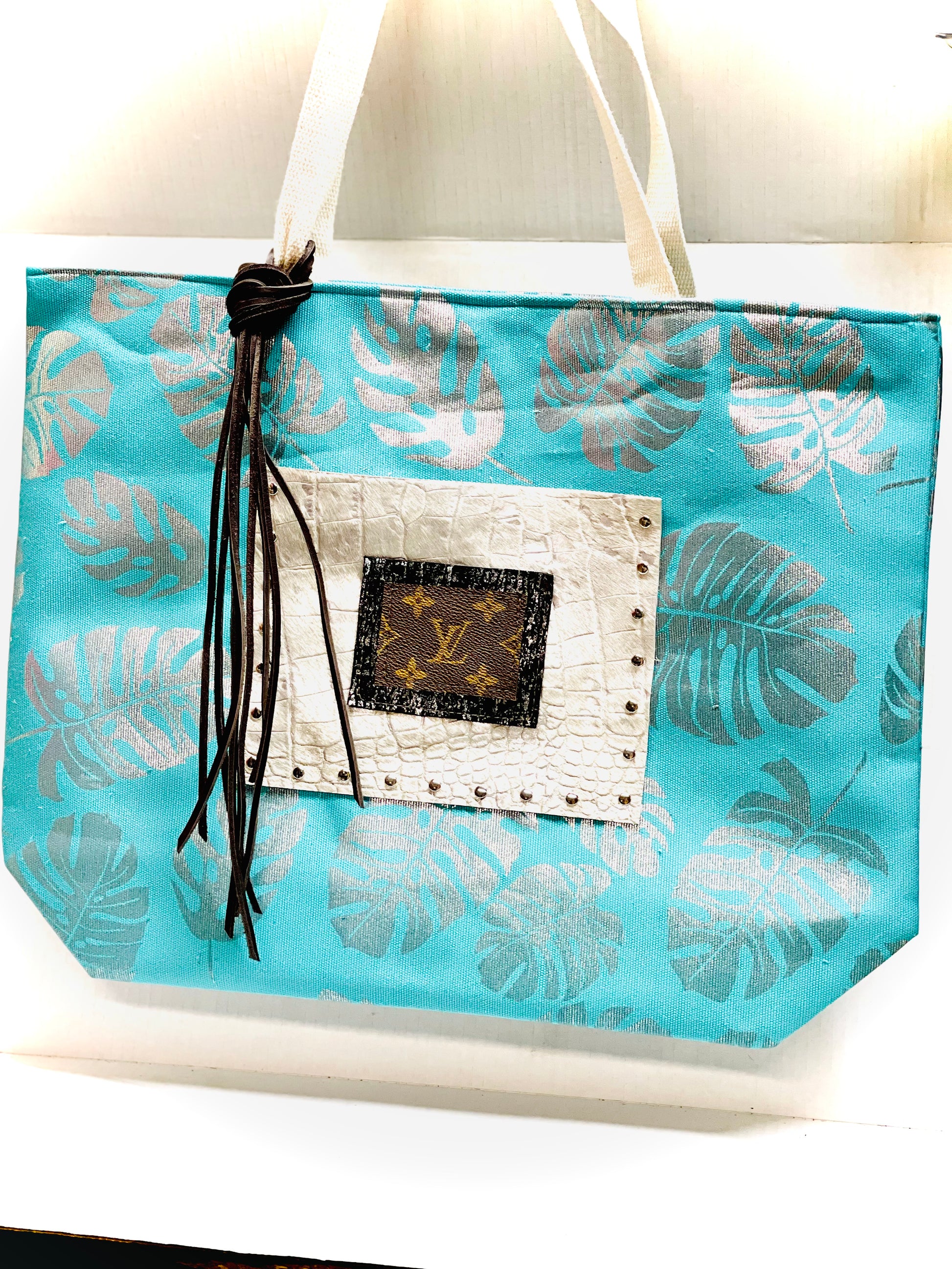 Beach tote in light blue with silver leaves - Patches Of Upcycling