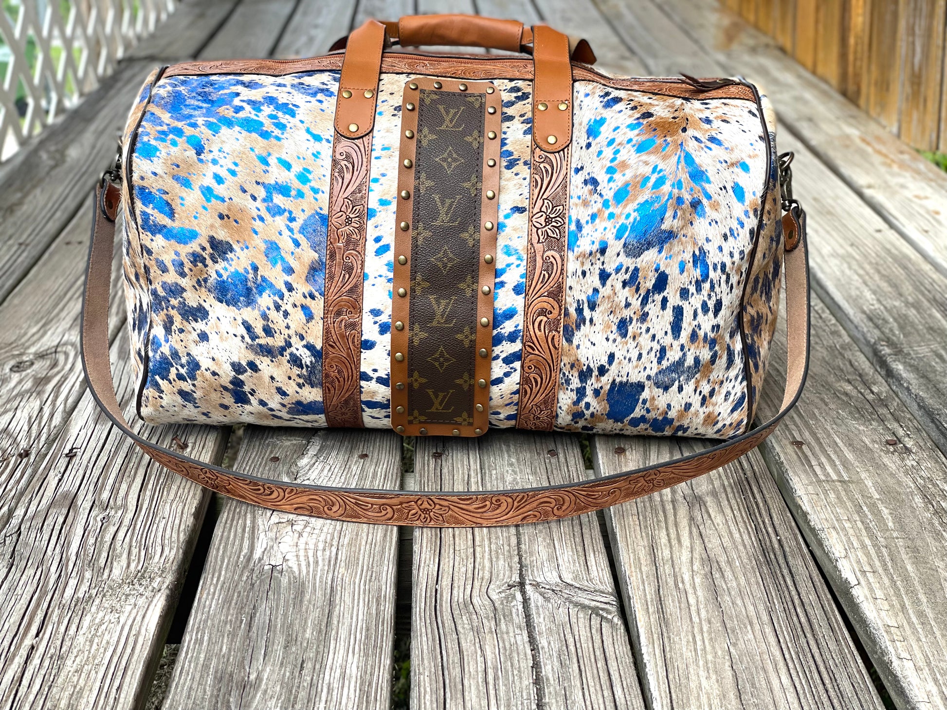 Large duffel HOH white with blue and cream acid wash (4LV) - Patches Of Upcycling