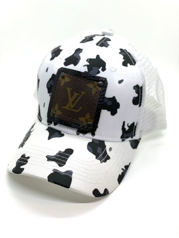 R1 - Cow print white and black Hat Black/Black - Patches Of Upcycling