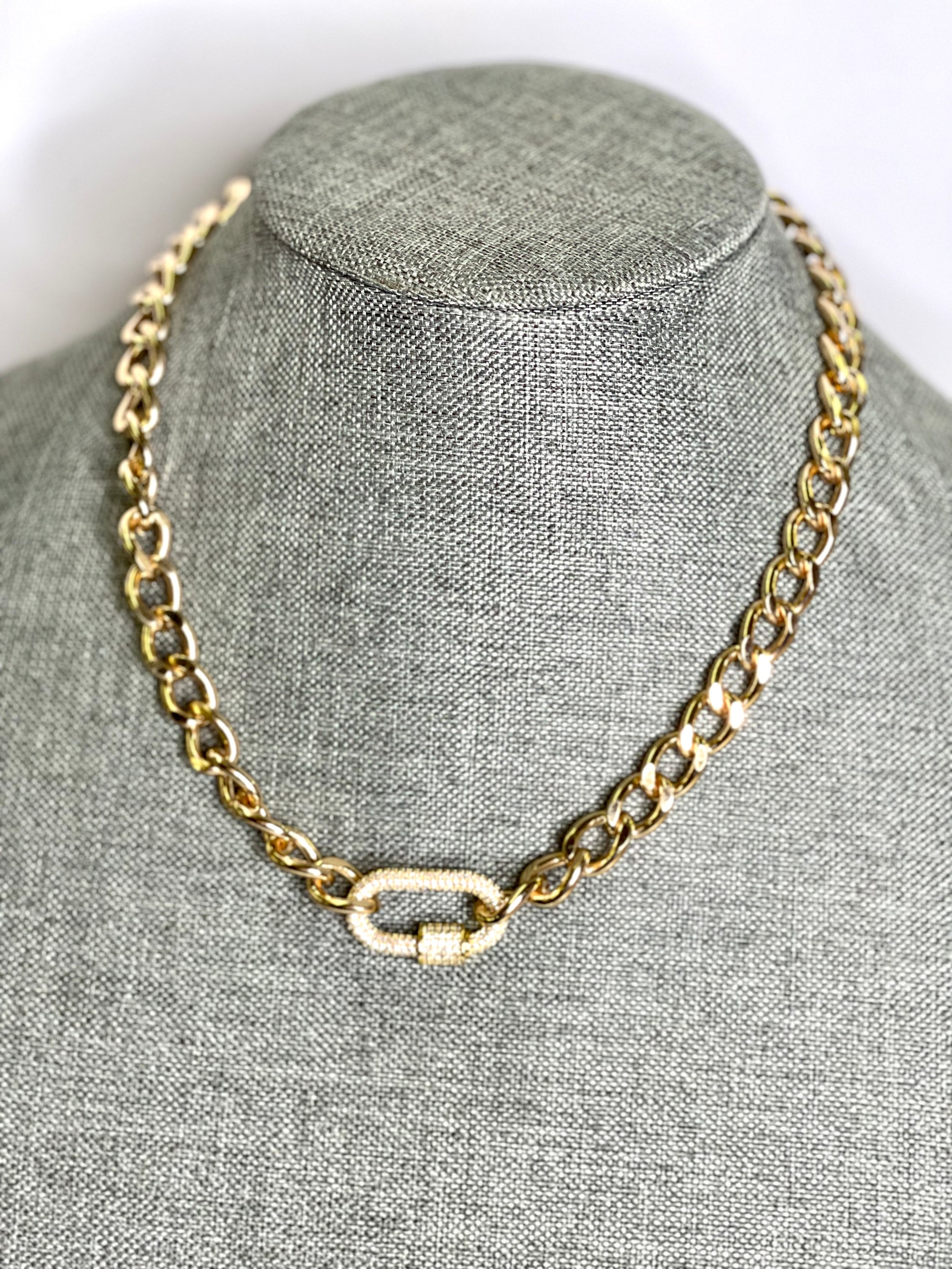 Lock necklace in gold with pave - Patches Of Upcycling