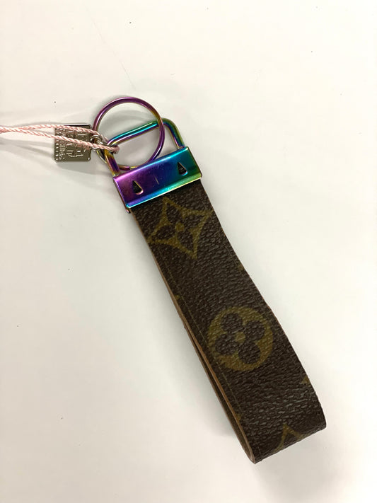 Thick Keyfob flourish (iridescent) - Patches Of Upcycling