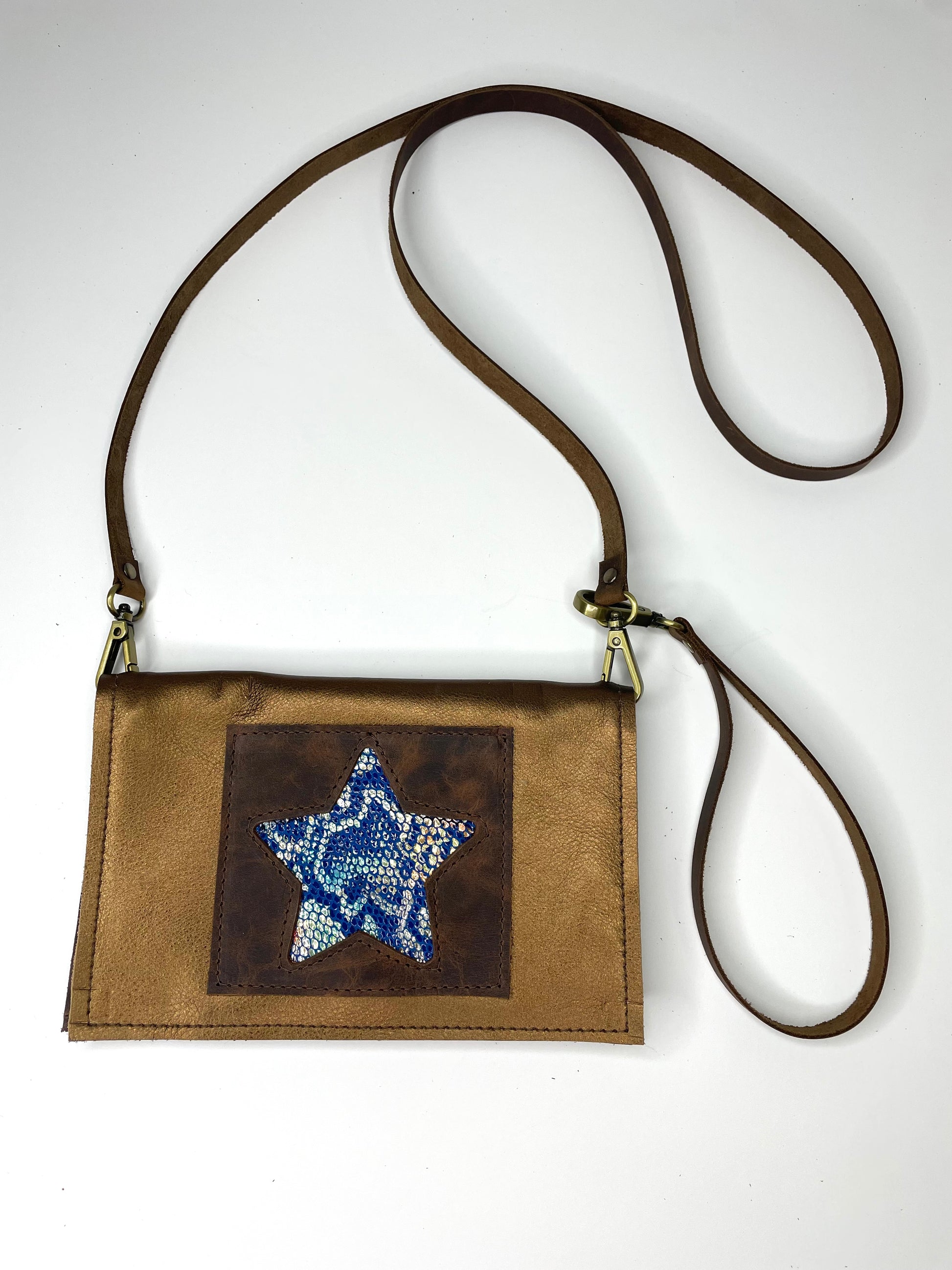 Small crossbody smooth gold with brown patch and blue snakeskin star - Patches Of Upcycling