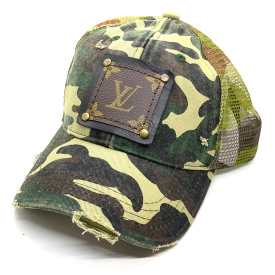 EE1 - Distressed Camouflage Trucker Hat Camouflage Back Black/Antique - Patches Of Upcycling