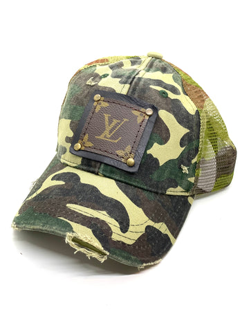 EE1 - Distressed Camouflage Trucker Hat Camouflage Back Black/Antique - Patches Of Upcycling
