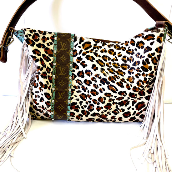 Leather Tote in leopard with embossed turquoise sides strip of Lv - Patches Of Upcycling