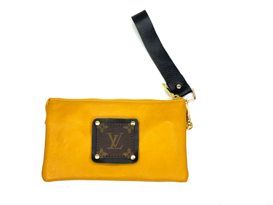 Jill in dandelion yellow (black patch) with leather strap - Patches Of Upcycling