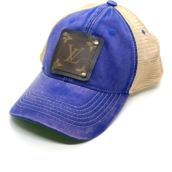 QQ1 - Faded Blue Trucker Hat Black/Black - Patches Of Upcycling