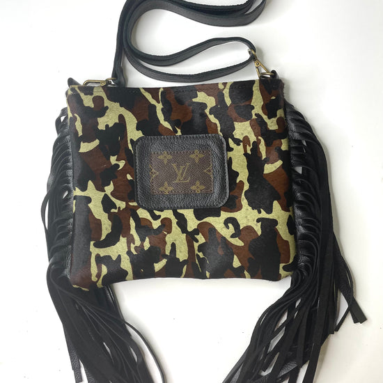Medium Crossbody - Camo in Black (patch) - Patches Of Upcycling