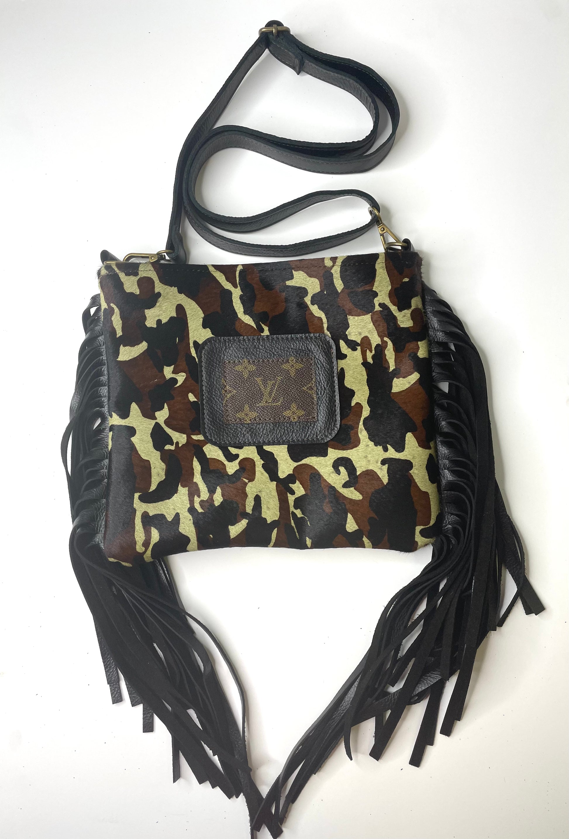 Medium Crossbody - Camo in Black (patch) - Patches Of Upcycling