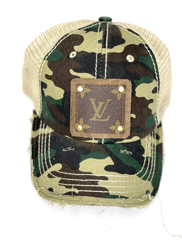 AA3 - back in stock Total Distressed Brim, Camouflage Trucker Hat Cream Mesh Back Black/Antique - Patches Of Upcycling