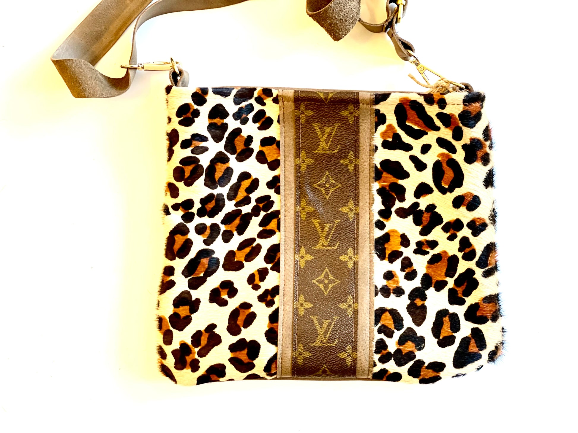 Medium Crossbody Leopard Strip of Brown - Patches Of Upcycling